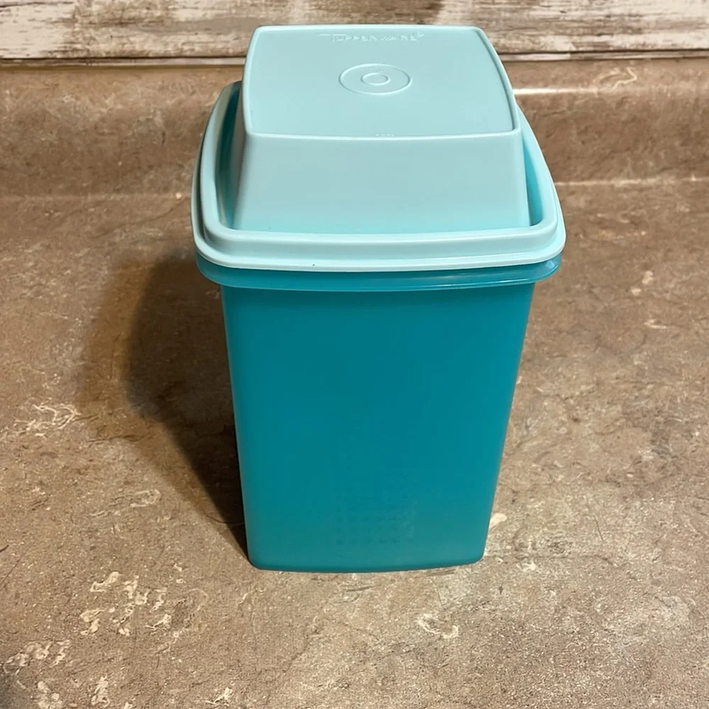 Tupperware Pick-a-Deli Container - Picture 4 of 7